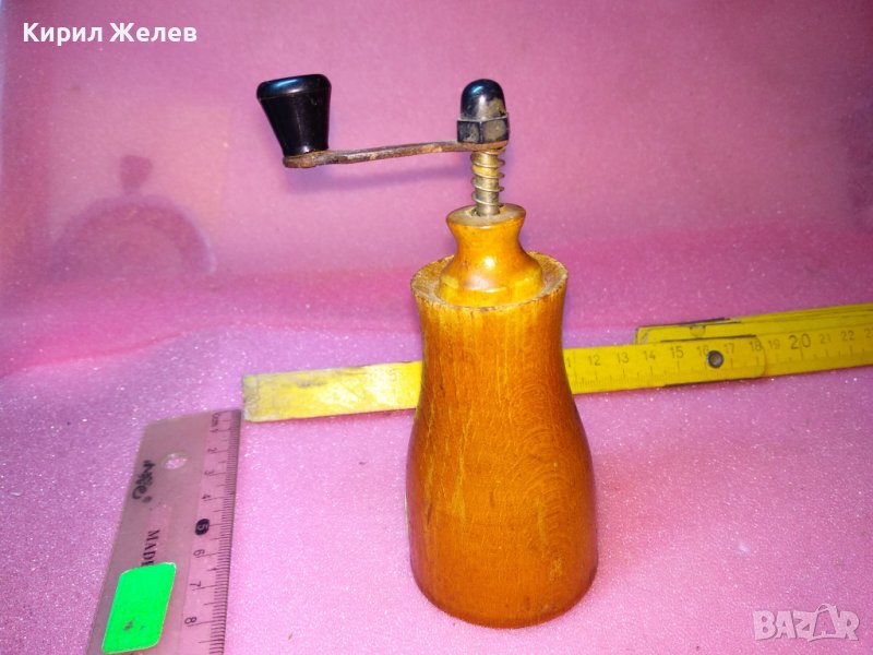 СТАРА ДЪРВЕНА МЕЛНИЧКА за ЧЕРЕН ПИПЕР и ДРУГИ ПОДПРАВКИ 42920, снимка 1