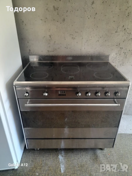 Професионална печка Smeg с керамичен плот, 90 см широчина , снимка 1