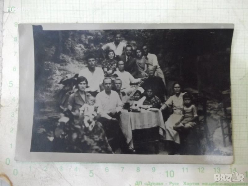 Снимка на група приятели в фотостудио стара, снимка 1