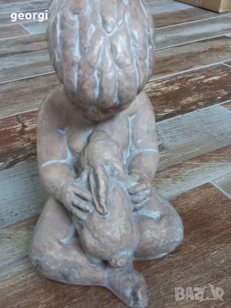 Скулптура на момче със заек, снимка 1