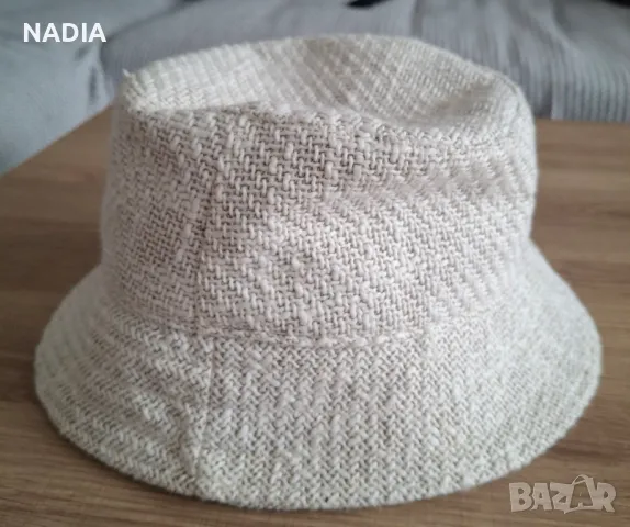 Бежова шапка