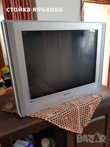Продавам телевизор Самсунг 62 см диагонал на екрана 