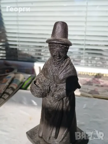 Статуетка стара жена, снимка 7 - Антикварни и старинни предмети - 50098599