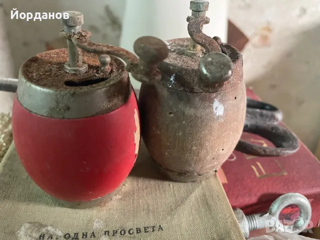 Две стари мелнички за пипер, ТПК "Родина", снимка 1