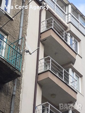 Продава се двустаен апартамент + гараж и мазе в сърцето на София ул. Поп Богомил