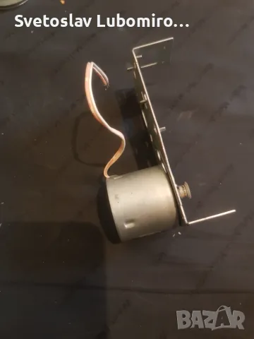 DC motor от дек Sanyo , снимка 2 - Радиокасетофони, транзистори - 56161984