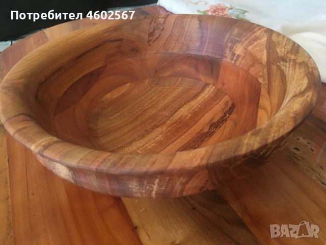 Дървени купи, от естествено дърво. 