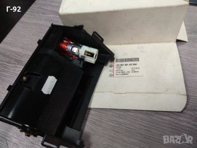 3B0857961AC,A94**НОВО**Преден пепелник за Volkswagen Passat B5 и B5 , снимка 2 - Части - 31886631