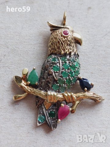 Прекрасен златен дамски медальон, диаманти изумруди, снимка 1