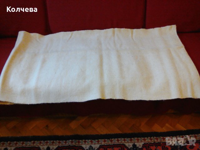 продавам бели домашно тъкани вълнени платове