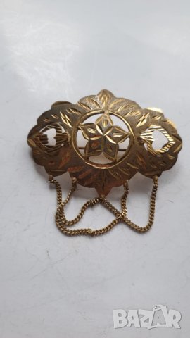Сребърна брошка с частична позлата