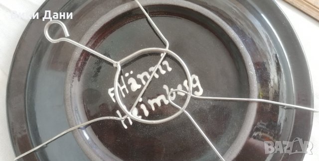 СТЕННА чиния Германия подпис на известна авторка с метално окачване, снимка 2 - Пана - 39914594