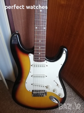 Електрическа китара Rocktile с кубе 15 W и свързващ аудио кабел , снимка 2 - Китари - 52913722