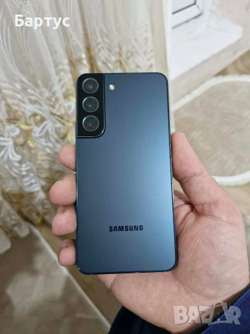 Продавам Samsung S22 