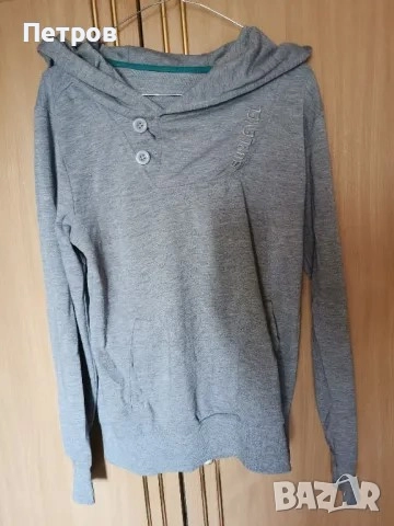 Дамски спортен комплект в 3 бр. различни модели светло сиво.Размер М.Нови., снимка 4 - Спортни екипи - 49422579