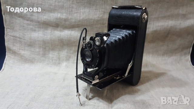 Старинен голям професионален фотоапарат, снимка 1 - Антикварни и старинни предмети - 32032393