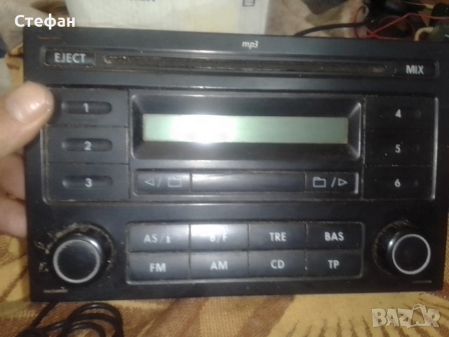 автомобилен CD player в незнайно състояние 