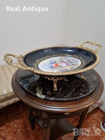 Уникално голямо антикварно порцеланово плато с бронзови орнаменти , снимка 2 - Декорация за дома - 51041286