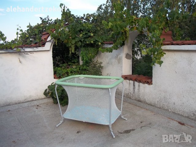 Италианска сгъваема кошара кошарка с твърдо дъно за сън и игра