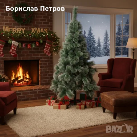 Коледна елха с бели заскрежени връхчета