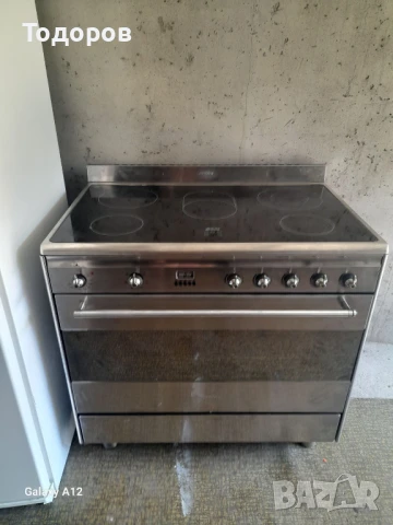 Професионална печка Smeg с керамичен плот, 90 см широчина , снимка 1