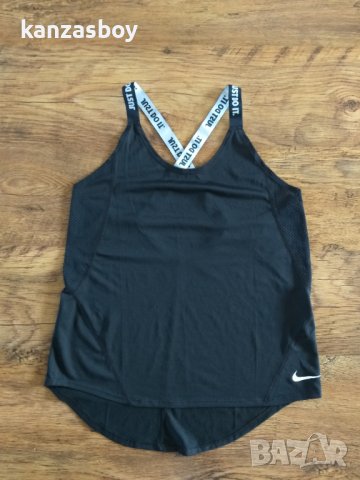 nike - страхотен дамски потник, снимка 4 - Корсети, бюстиета, топове - 36783199