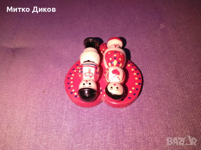 Магнит момче и момиче с народни носии на фона на сърце нов нов, снимка 2 - Колекции - 50999181