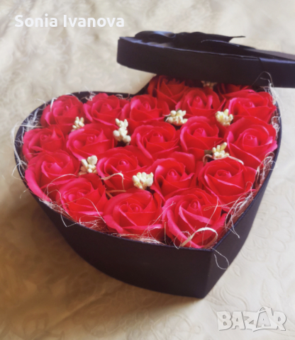 Кутия с вечни рози. Подходящ подарък за абитуриенти , снимка 2 - Подаръци за жени - 36578088
