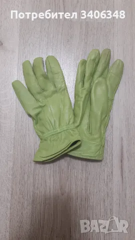 Лот от ръкавици, шал и шапка. Цена за трите неща 12 лева. , снимка 2 - Ръкавици - 48449323