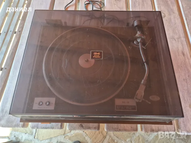 Страхотен полуавтоматичен грамофон JVC VL-5 с ремъчно задвижване и с отличен външен вид, снимка 2 - Грамофони - 55784209