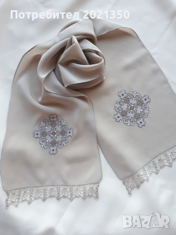 Уникален ръчно бродиран копринен шал с автентичен български мотив, снимка 2 - Шалове - 44761444