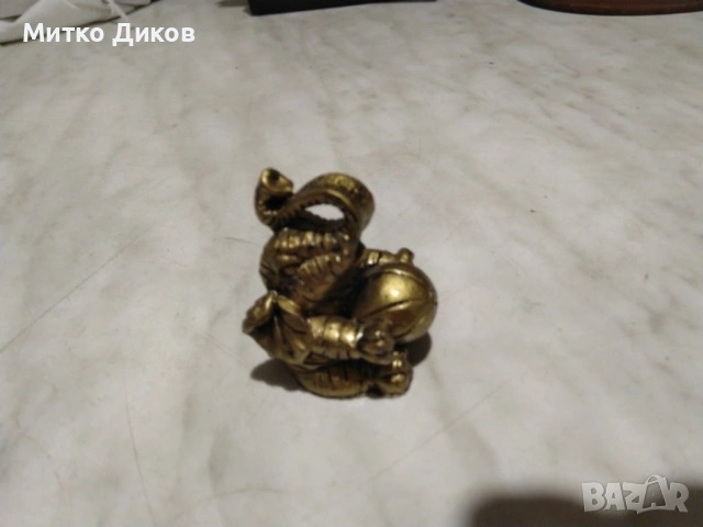 Слонче  с топка скулптурка 45мм х 36мм