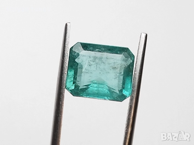 Балансиран изумруд в искрящо зелено 1.88кт. ! Сертифициран! Нов!, снимка 12 - Други - 52745585