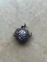 Сребърен медальон сърце отварящ, снимка 1 - Колиета, медальони, синджири - 44571959