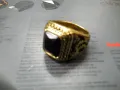 Мъжки пръстен много красив и масивен неръждаема стомана златен цвят позлатен с черен камък !, снимка 2