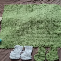 Ръчно плетени дрешки за новородено, снимка 4 - Комплекти за бебе - 36646430