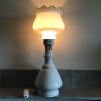 Нощна лампа с основа от фин порцелан, снимка 1 - Настолни лампи - 40178227
