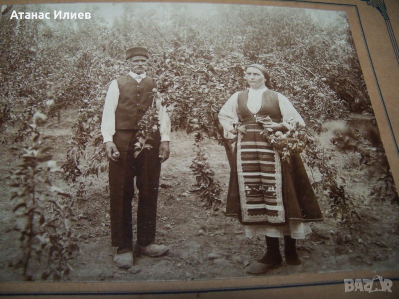 Стара фотография на картон "В градината" 1910г., снимка 1