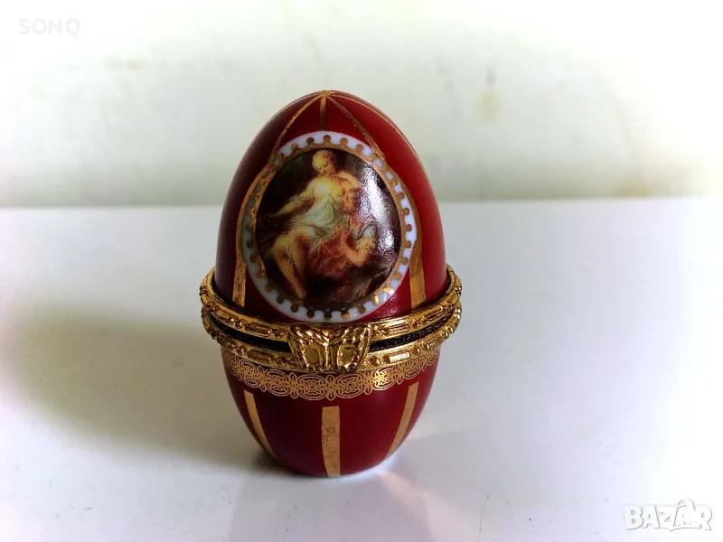 Прекрасна Порцеланова Кутия За Бижута-Яйце, снимка 1