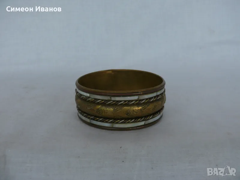 Интересна стара месингова гривна със седеф #1553, снимка 1