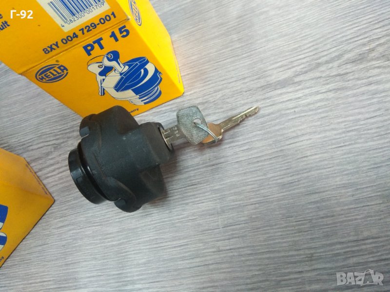 8XY004729001**NEU**HELLA**VAG**VW*GOLF*JETTA*PASSAT 88 -AUDI**Капачка, горивен резервоар*, снимка 1