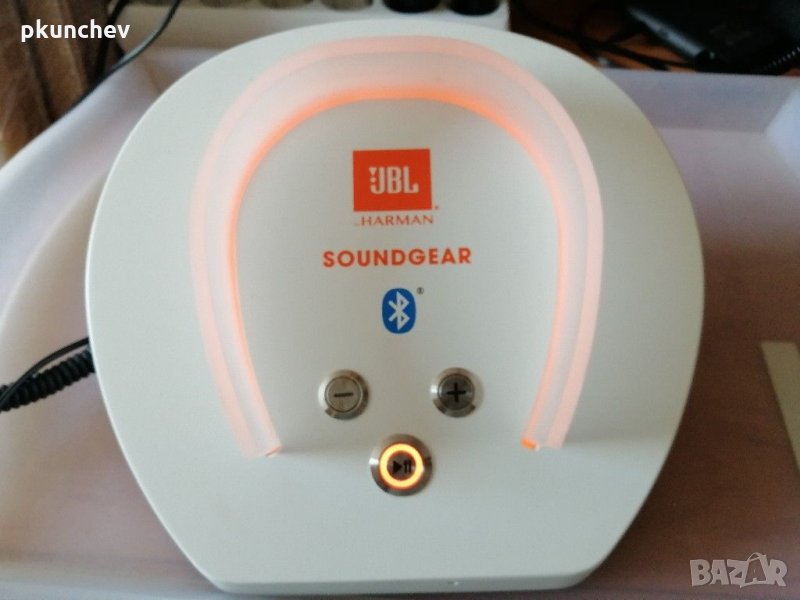 Стойка със зарядно за слушалки JBL Soundgear Raiser, снимка 1