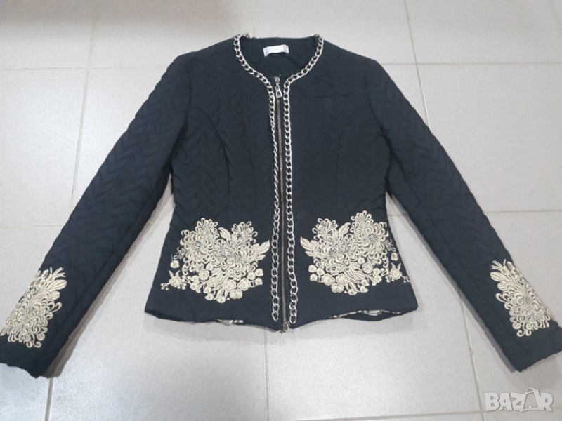 Елегантно дамско късо черно яке с цветен мотив и синджири Phardi, снимка 1