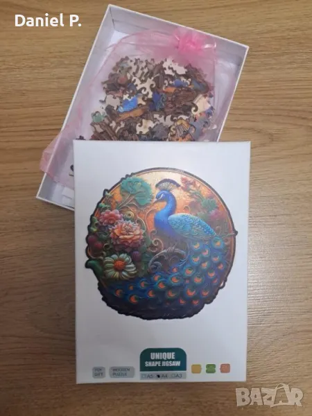 Красив дървен пъзел със син паун и цветя., снимка 1