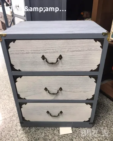 Дървено шкафче с три или с четири чекмеджета