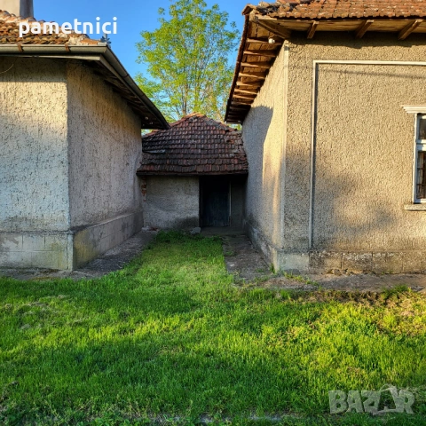 Продава се едноетажна масивна къща , снимка 11 - Къщи - 54085651