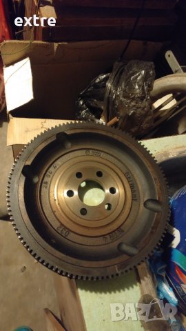 Продавам маховик от голф 3 1.6 моно 75кс АБУ Volkswagen Golf III 1.6, 75 к.с., хечбек, 1992-1997 г., снимка 2 - Части - 31037330