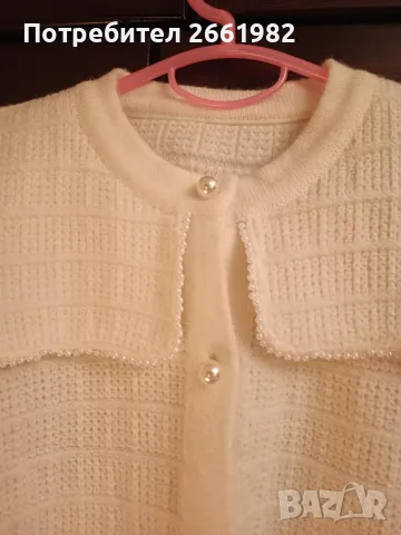 Прекрасна бяла топла жилетка/пуловер с красиви копчета, снимка 2 - Детски пуловери и жилетки - 50219494