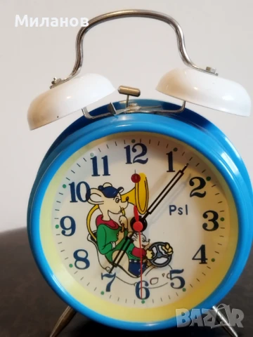 Стар механичен будилник, настолен часовник