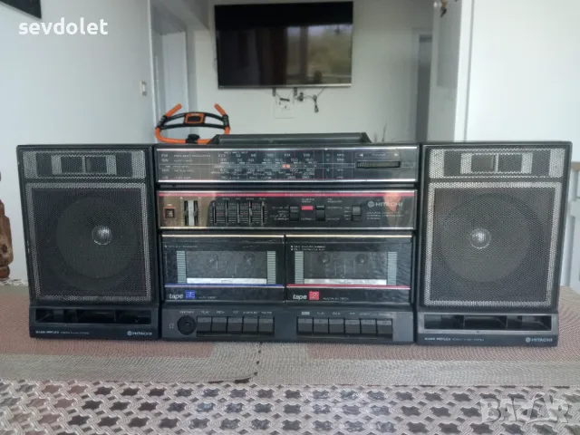 Радиокасетофон Хитачи.За ремонт,майстор,части.